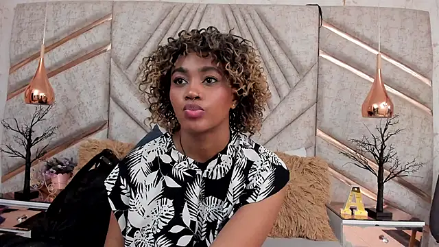 AgataRinaldi online show from 11/18/25, 08:24