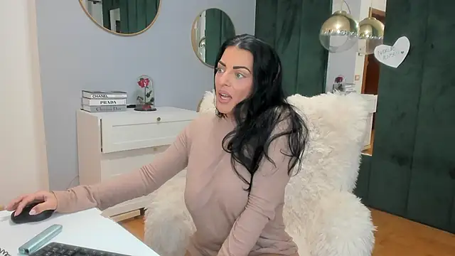 ElisaBaxter online show from 11/02/25, 06:05