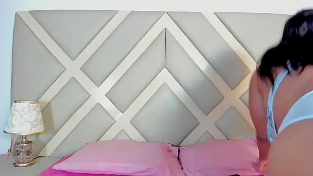 Snapshot of SSCARLETH_ chatting on 02/19/25, 07:05 SSCARLETH online show from 02/19/25, 07:05