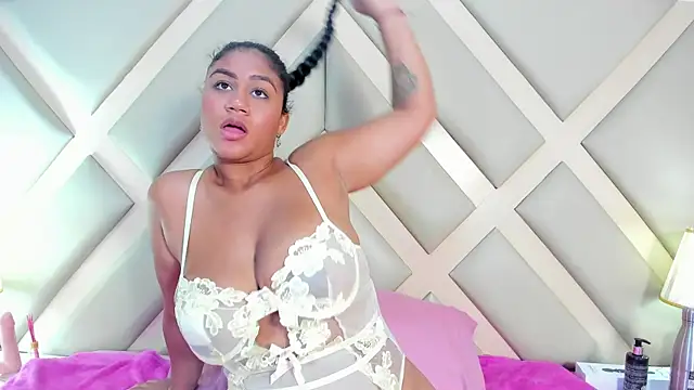 Snapshot of SSCARLETH_ chatting on 03/05/25, 02:34 SSCARLETH online show from 03/05/25, 02:34