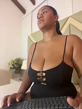 Snapshot of SSCARLETH_ chatting on 11/04/25, 11:31 SSCARLETH online show from 11/04/25, 11:31