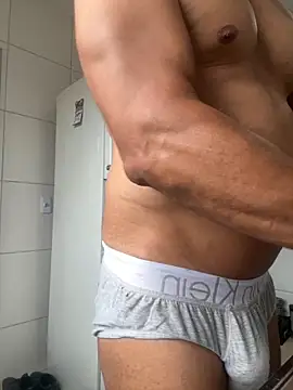 Snapshot of grosso-pau chatting on 11/16/25, 05:18 grosso-pau online show from 11/16/25, 05:18