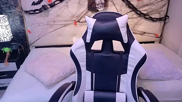 tamara colliins  online show from 10/26/25, 04:29