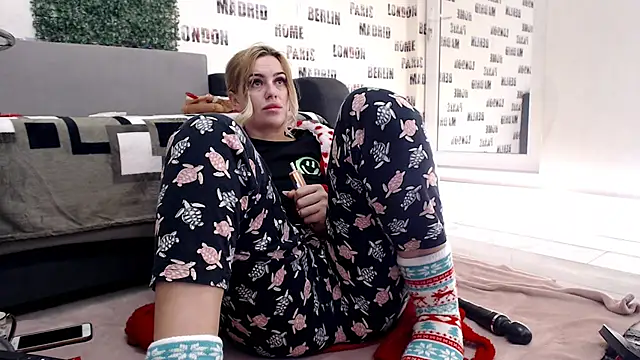 sweetdaiana23 online show from 01/12/25, 01:53