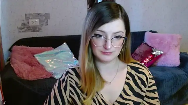 Snapshot of Arielsssplash chatting on 11/20/25, 07:52 Arielsssplash online show from 11/20/25, 07:52