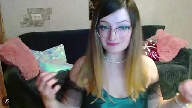 Snapshot of Arielsssplash chatting on 11/25/25, 02:50 Arielsssplash online show from 11/25/25, 02:50