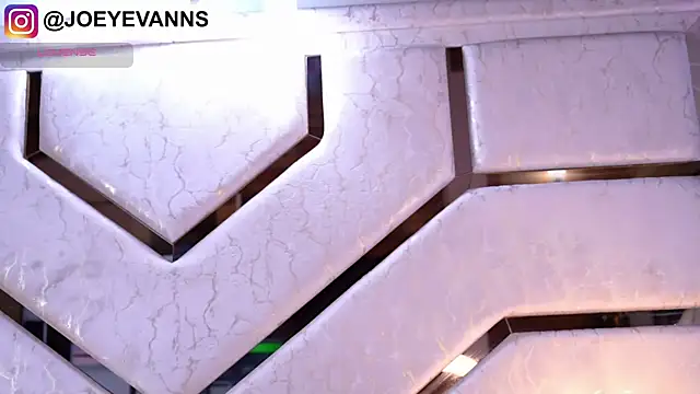 Snapshot of JOEYEVANS chatting on 10/17/25, 05:21 JOEYEVANS online show from 10/17/25, 05:21