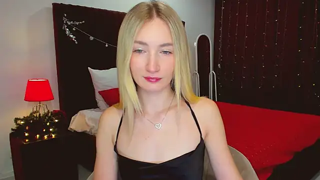 Snapshot of bella__rose chatting on 12/14/24, 06:13 bella rose online show from 12/14/24, 06:13