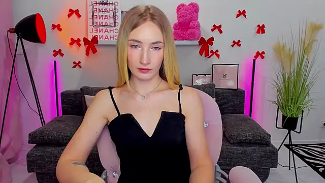 Snapshot of bella__rose chatting on 02/21/25, 06:07 bella rose online show from 02/21/25, 06:07