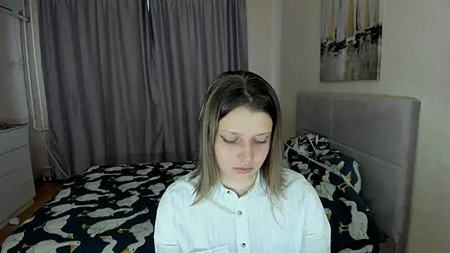 Snapshot of SoniNesti chatting on 09/17/25, 03:03 SoniNesti online show from 09/17/25, 03:03