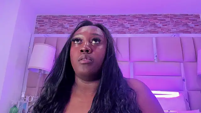 ShaniaBrownn online show from 11/15/25, 07:43