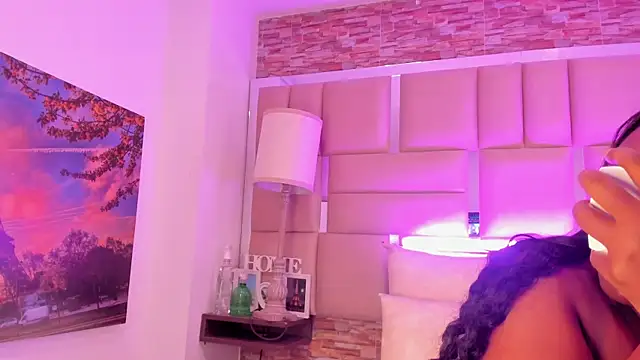 ShaniaBrownn online show from 11/21/25, 07:56