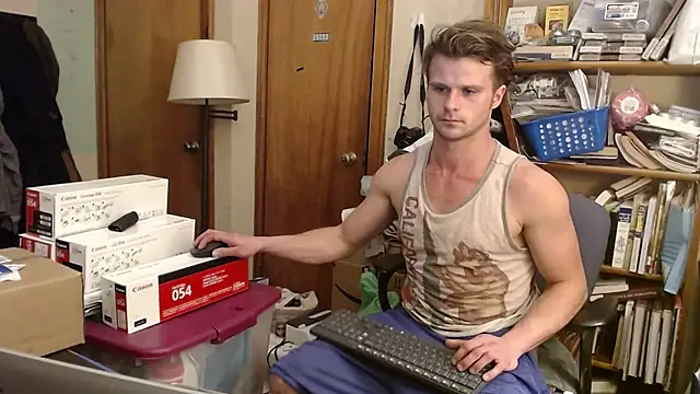 Snapshot of slapsmacks chatting on 12/23/24, 07:38 slapsmacks online show from 12/23/24, 07:38