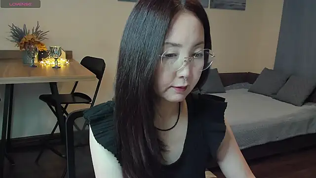 Snapshot of AvroraSakura chatting on 12/14/24, 01:38 AvroraSakura online show from 12/14/24, 01:38