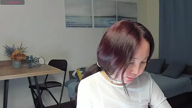 Snapshot of AvroraSakura chatting on 12/22/24, 04:38 AvroraSakura online show from 12/22/24, 04:38