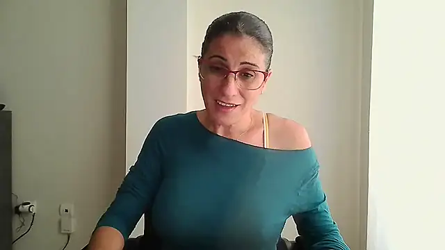 Snapshot of Sanada_hot chatting on 10/15/25, 01:33 Sanada hot online show from 10/15/25, 01:33