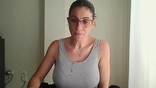 Snapshot of Sanada_hot chatting on 11/03/25, 10:16 Sanada hot online show from 11/03/25, 10:16