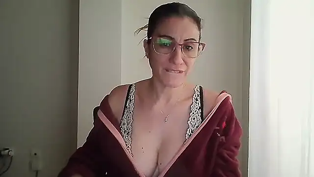 Snapshot of Sanada_hot chatting on 11/12/25, 08:48 Sanada hot online show from 11/12/25, 08:48