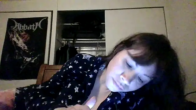 Snapshot of petitedoll29 chatting on 12/06/24, 01:18 petitedoll29 online show from 12/06/24, 01:18