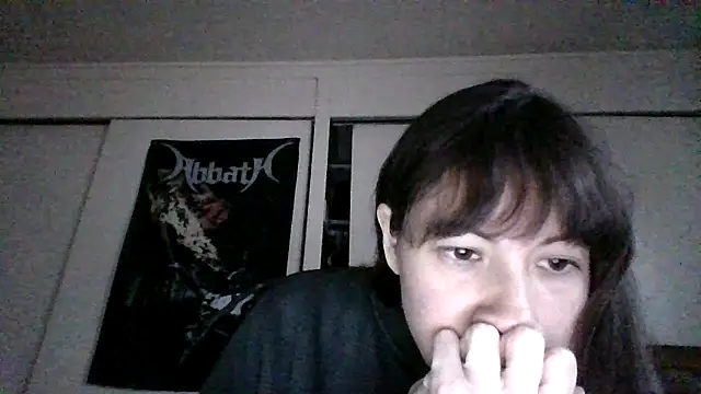 Snapshot of petitedoll29 chatting on 12/08/24, 12:29 petitedoll29 online show from 12/08/24, 12:29