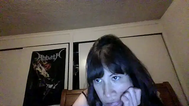 Snapshot of petitedoll29 chatting on 12/08/24, 03:43 petitedoll29 online show from 12/08/24, 03:43