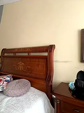 isabella jade online show from 10/16/25, 01:45