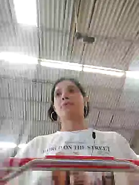 Snapshot of miaeyes chatting on 12/12/24, 01:06 miaeyes online show from 12/12/24, 01:06