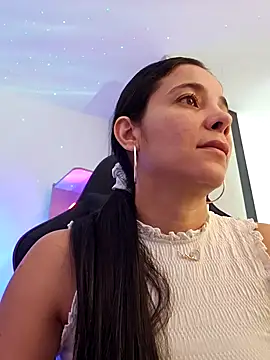 Snapshot of miaeyes chatting on 01/13/25, 04:30 miaeyes online show from 01/13/25, 04:30