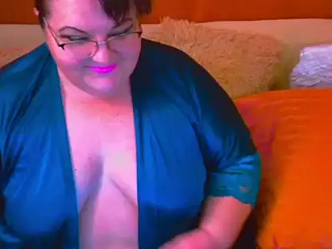 Snapshot of SinlessHeavy chatting on 02/26/25, 10:53 SinlessHeavy online show from 02/26/25, 10:53