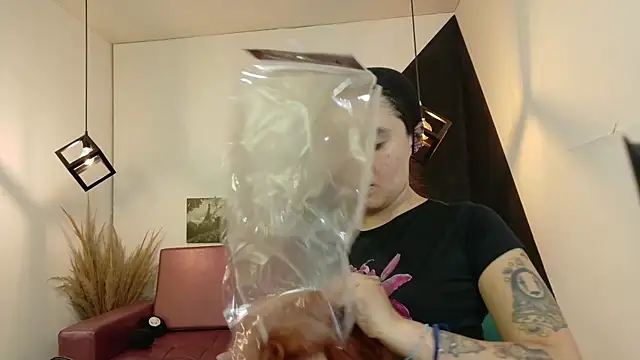 Perla Campbell online show from 10/15/25, 07:03