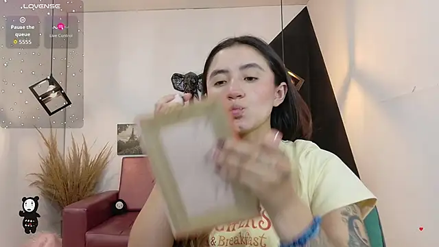 Perla Campbell online show from 11/17/25, 05:08