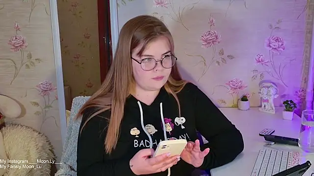 sinnamon  online show from 10/19/25, 12:39