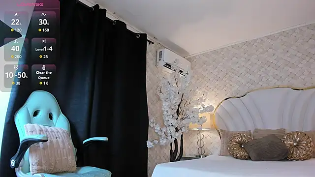 Snapshot of KatalinaMillan chatting on 10/21/25, 04:13 KatalinaMillan online show from 10/21/25, 04:13