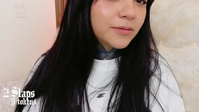 Snapshot of kim_blake chatting on 10/21/25, 01:17 kim blake online show from 10/21/25, 01:17