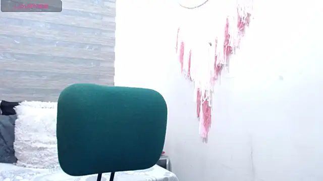 Tefanny Arias online show from 10/16/25, 12:33