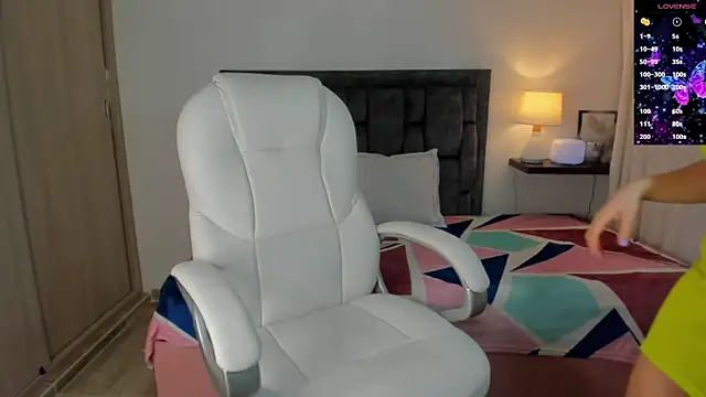 Snapshot of lucia_s1 chatting on 02/11/25, 11:10 lucia s1 online show from 02/11/25, 11:10