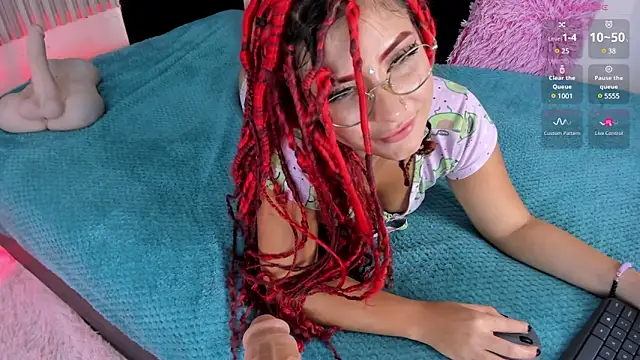 Snapshot of aly_nucita_ chatting on 12/17/24, 11:27 aly nucita online show from 12/17/24, 11:27