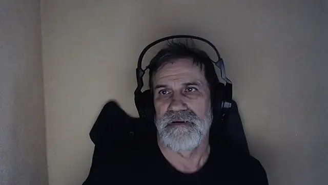 Snapshot of AlexNudo chatting on 10/14/25, 01:23 AlexNudo online show from 10/14/25, 01:23