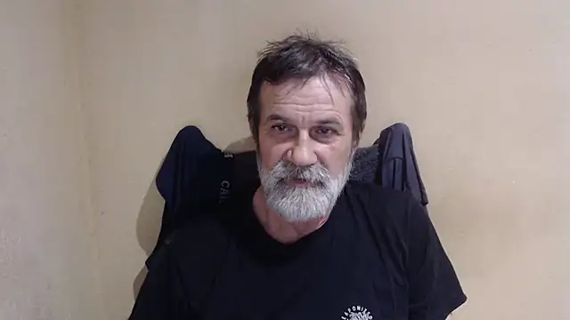 Snapshot of AlexNudo chatting on 10/18/25, 08:04 AlexNudo online show from 10/18/25, 08:04