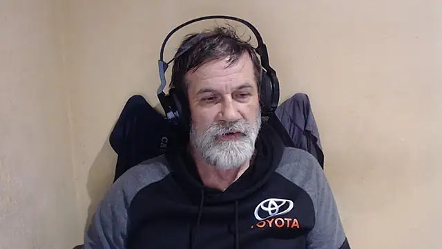 Snapshot of AlexNudo chatting on 10/22/25, 03:12 AlexNudo online show from 10/22/25, 03:12