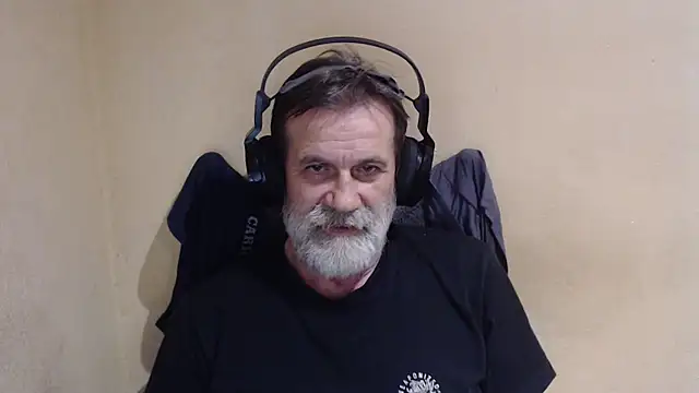 Snapshot of AlexNudo chatting on 10/24/25, 07:10 AlexNudo online show from 10/24/25, 07:10