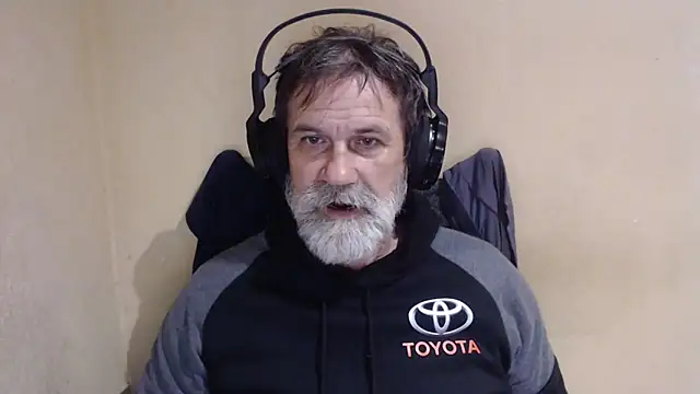 Snapshot of AlexNudo chatting on 10/30/25, 07:32 AlexNudo online show from 10/30/25, 07:32