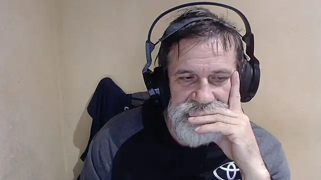 Snapshot of AlexNudo chatting on 11/07/25, 10:26 AlexNudo online show from 11/07/25, 10:26