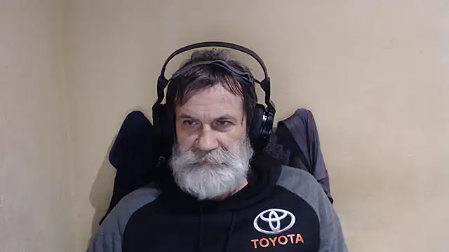 Snapshot of AlexNudo chatting on 11/22/25, 08:24 AlexNudo online show from 11/22/25, 08:24