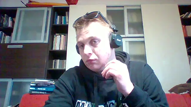 Snapshot of Matttthees chatting on 12/15/24, 12:06 Matttthees online show from 12/15/24, 12:06