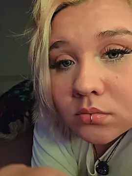 Laura takint online show from 10/26/25, 04:29