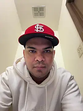 Snapshot of marhi32 chatting on 11/02/25, 12:18 marhi32 online show from 11/02/25, 12:18