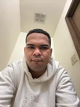 Snapshot of marhi32 chatting on 11/26/25, 12:17 marhi32 online show from 11/26/25, 12:17