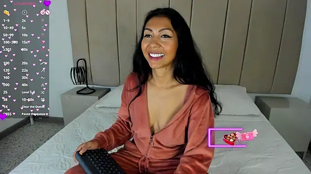 Snapshot of Tracy_lambo chatting on 02/06/25, 04:42 Tracy lambo online show from 02/06/25, 04:42