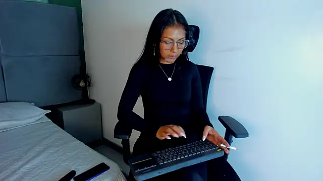 Snapshot of Tracy_lambo chatting on 03/04/25, 02:06 Tracy lambo online show from 03/04/25, 02:06